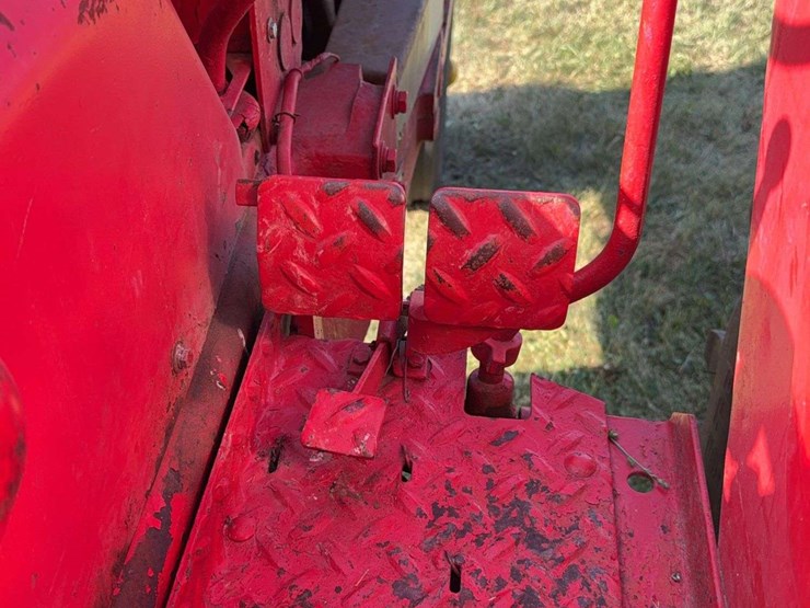 massey-ferguson-444-image-38