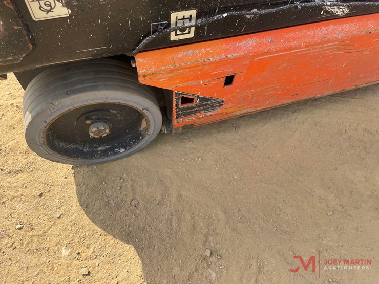 2017-jlg-1932r-image-12