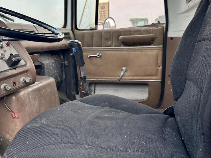 1988-ford-l9000-image-21