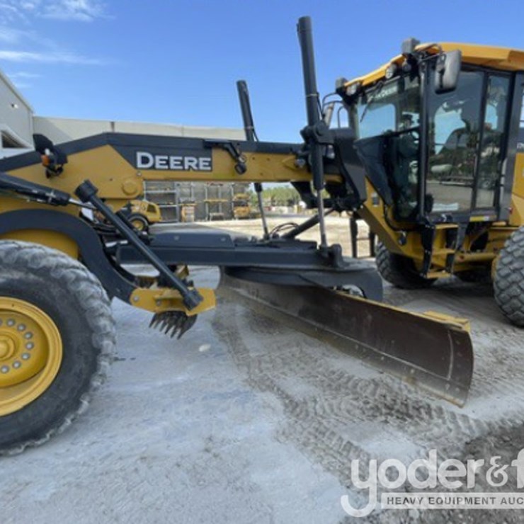 2023 DEERE 670GP