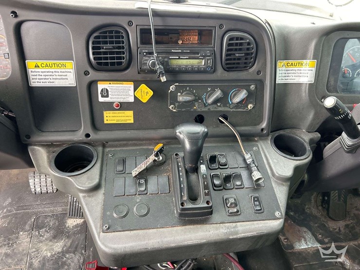 2019-freightliner-m2-106-image-47