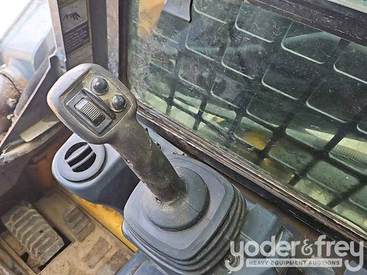 2022-deere-317g-image-28