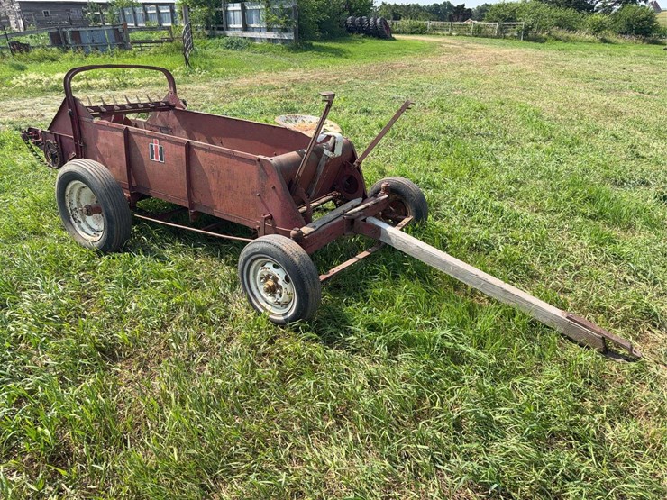 international-harvester-horse-drawn-manure-spreader-image-4