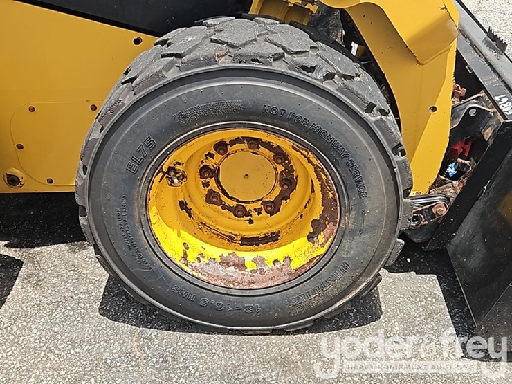 2022-caterpillar-232d-image-16