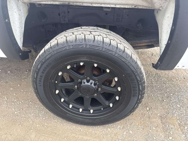 2013-chevrolet-2500-image-13