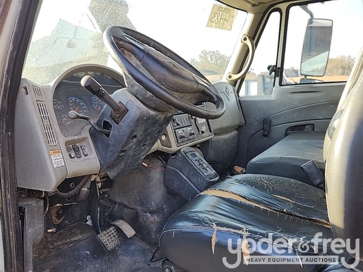 2008-international-durastar-4300-image-30