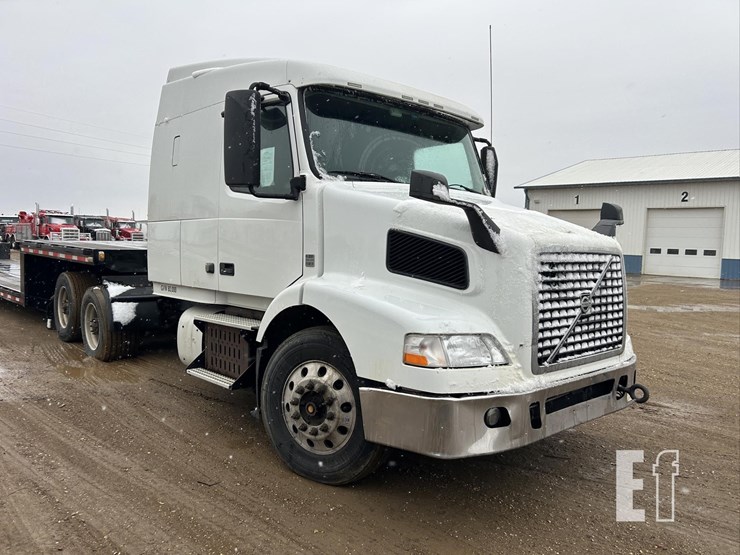 2015-volvo-vnm62t630-image-1