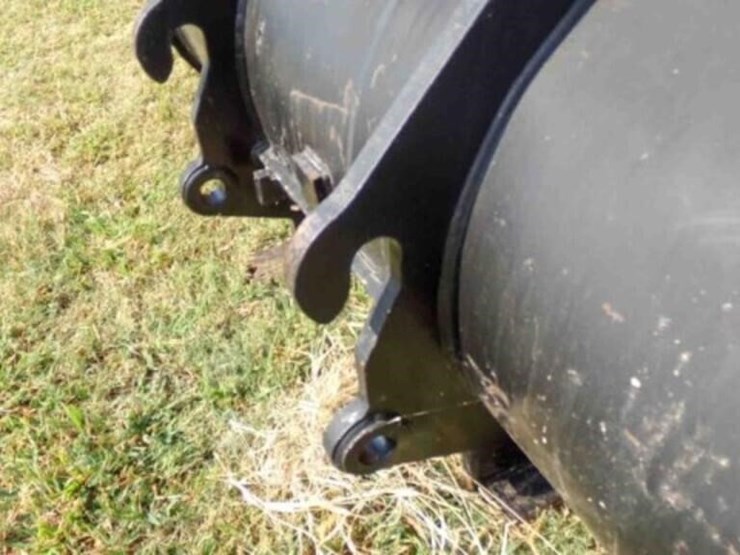 68"-bucket-image-3