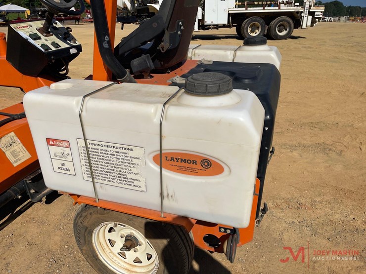 laymor-sm300-towable-sweeper-image-11