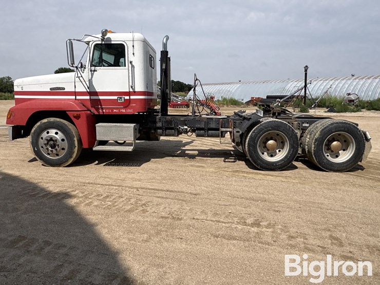 1990-freightliner-fld120-image-8