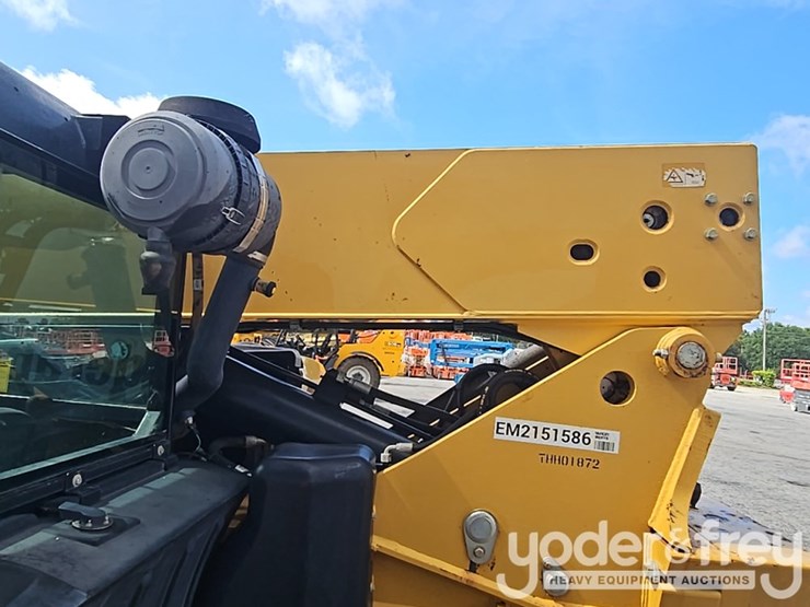 2015-caterpillar-tl943c-image-24