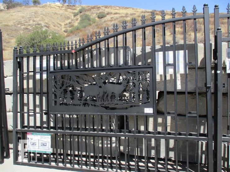 7'-x-20'-bi-parting-driveway-farm-gate-image-1