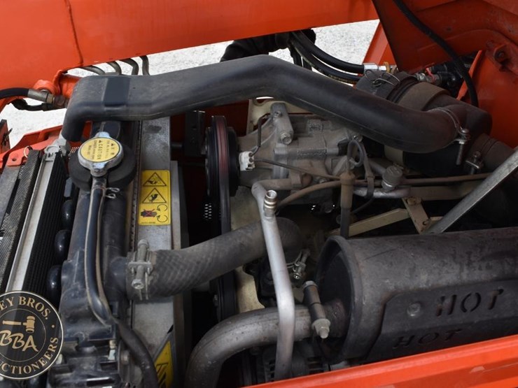 2013-kubota-b3000hsd-image-30