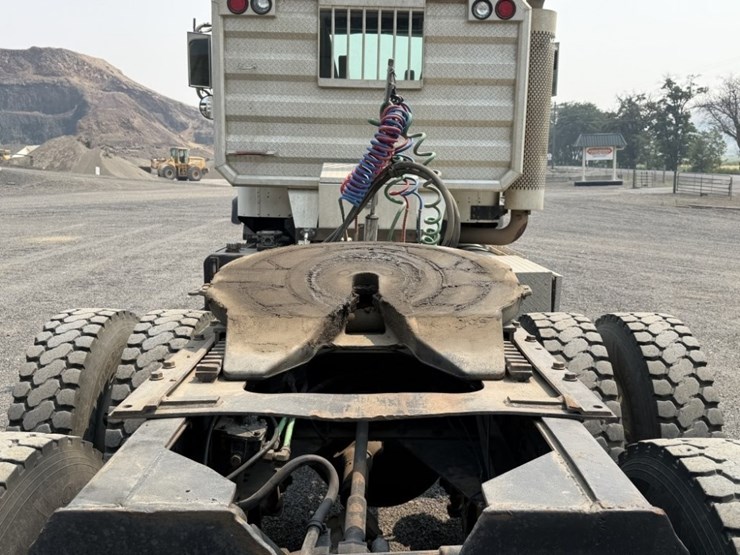 2004-international-5500i-t/a-truck-tractor-image-21