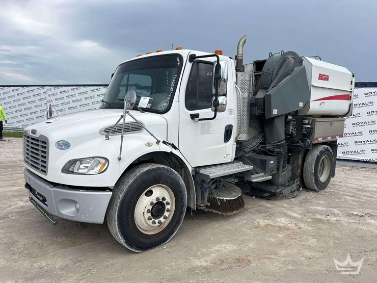 2019-freightliner-m2-106-image-1