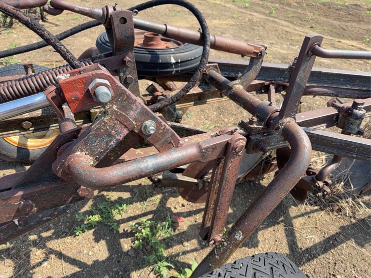 mccormick-deering-four-bottom-pull-tyle-mold-board-plow-image-8