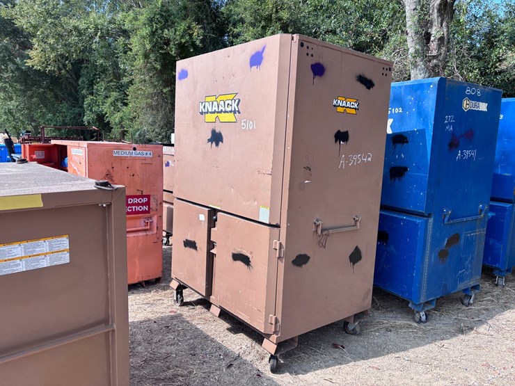 #5101-•-knaack-jobsite-boxes-with-miscellaneous-items-image-1