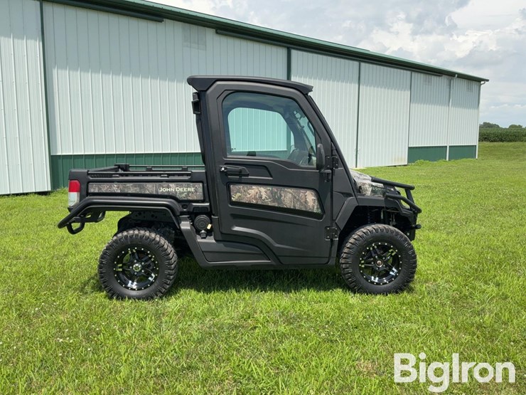 2023-john-deere-gator-image-4
