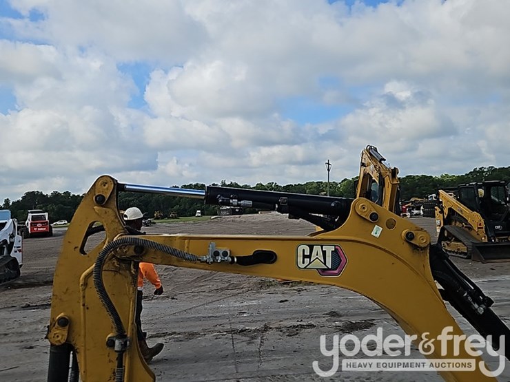 2022-caterpillar-301.7cr-image-17