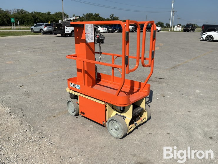 2017-jlg-1230es-image-7