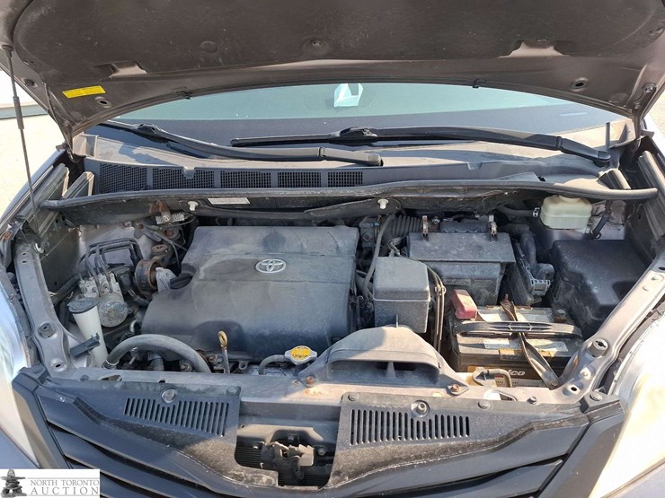 2016-toyota-sienna-image-10