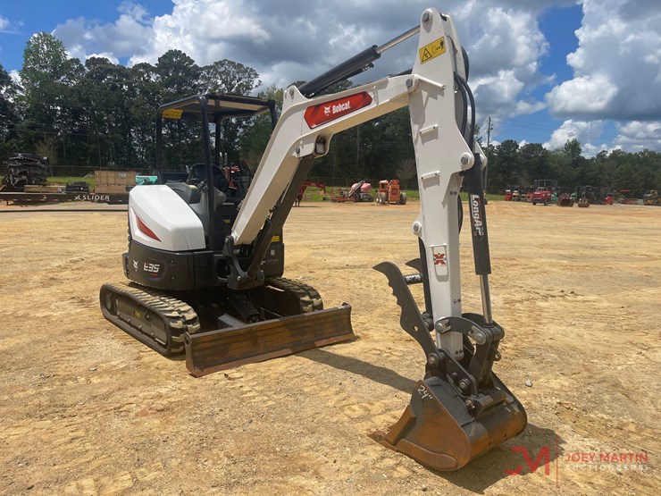 2025-bobcat-e35-r2-series-mini-excavator-image-5