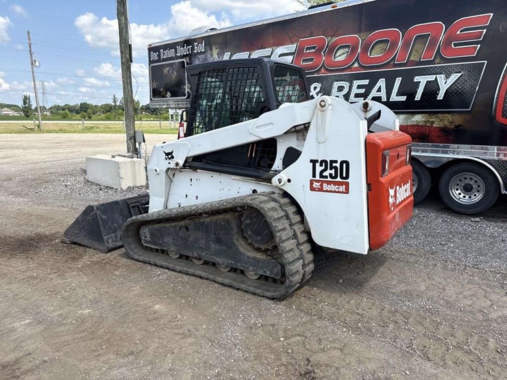 bobcat-t250-image-2
