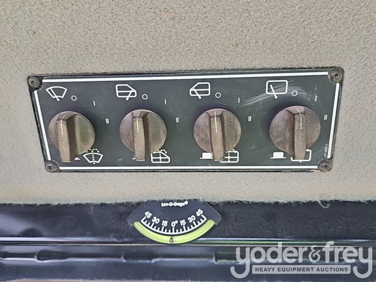 2014-caterpillar-d6t-image-33