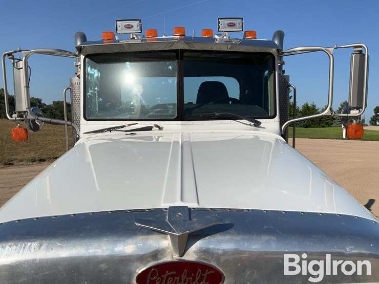 2005-peterbilt-378-image-19