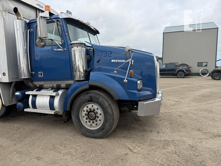 2001-western-star-4900-image-2