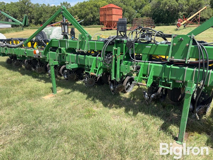 john-deere-7300-image-9