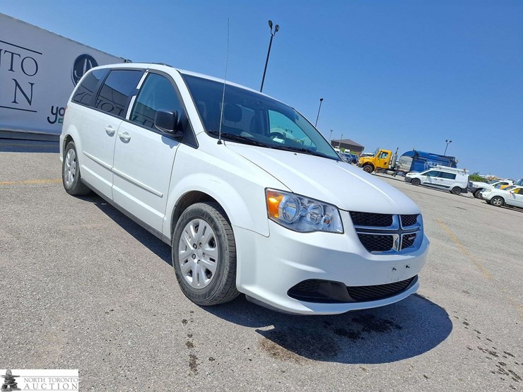 2014-dodge-grand-caravan-sxt-image-3