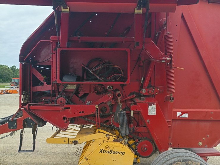 new-holland-br7070-image-21