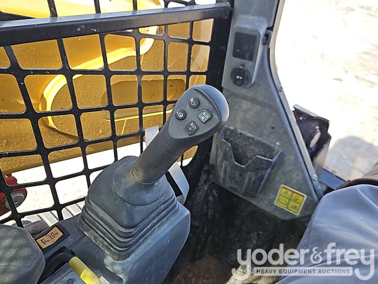2025-caterpillar-255-image-28