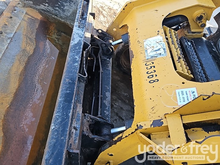 2016-caterpillar-299d2-xhp-image-15