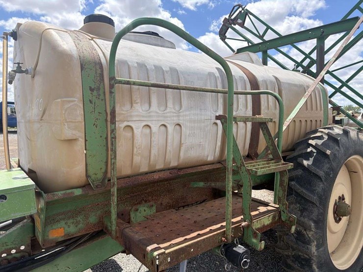 900-gallon-great-plains-sprayer-image-10