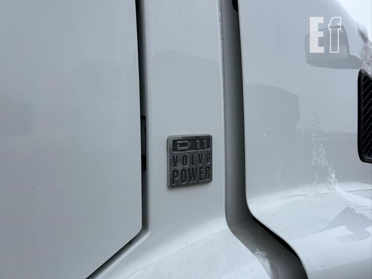 2015-volvo-vnm62t630-image-21