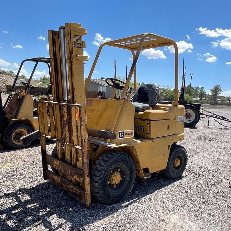 #2001 • V30B Forklift