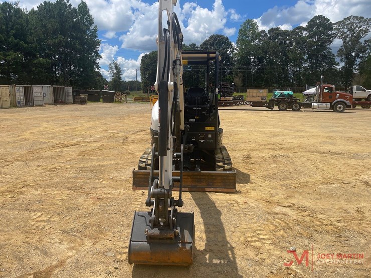 2025-bobcat-e35-r2-series-mini-excavator-image-4