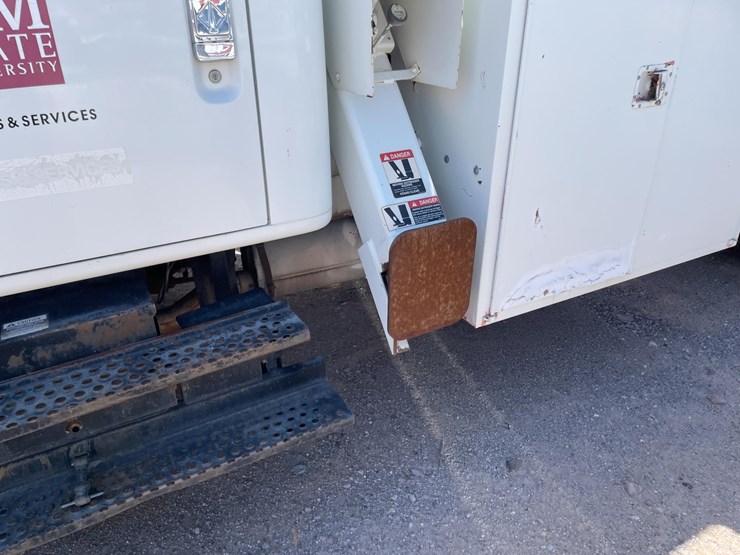 #2253-•-1998-isuzu-2-ton-cargo-truck-(has-nm-title)-(located-in-las-cruces)-image-24