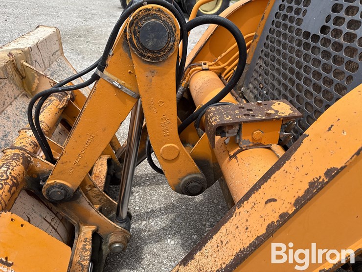 deere-410g-image-11