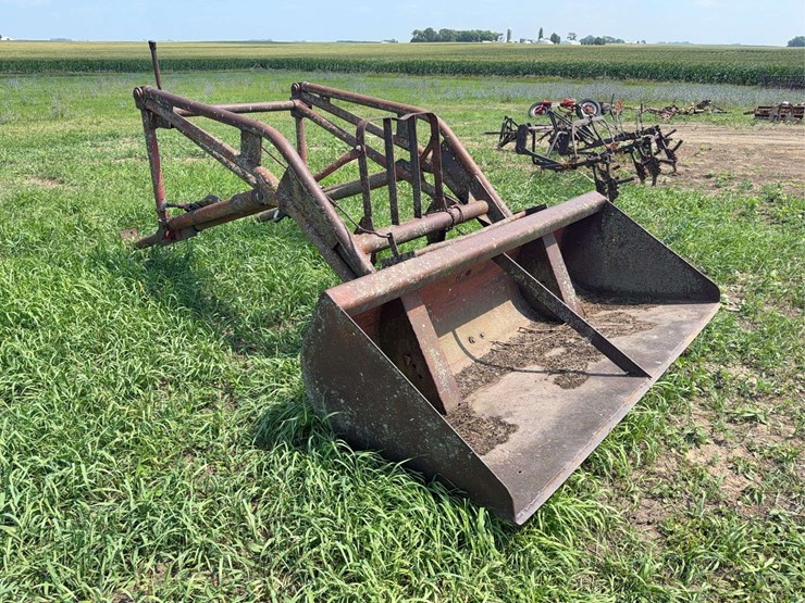 loader-for-farmall-300-or-350-image-2