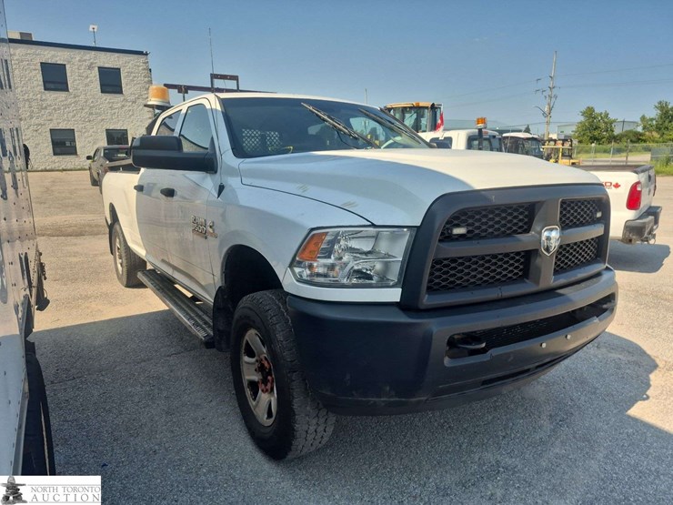 2016-dodge-3500-image-3