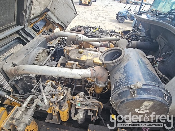 2021-caterpillar-730-image-30