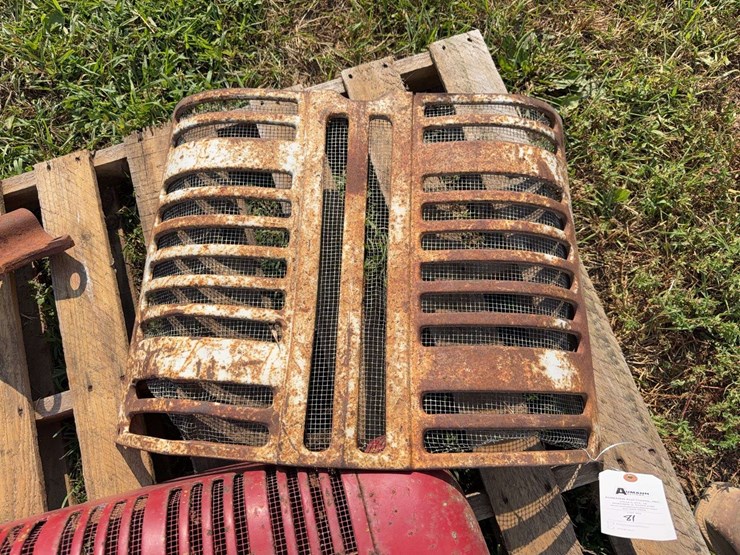 farmall-grilles-and-step-image-2