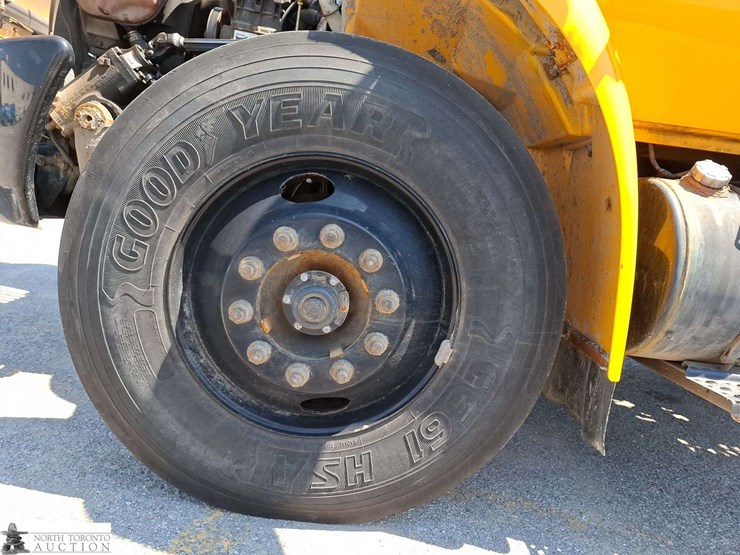 2011-international-durastar-4300-image-17