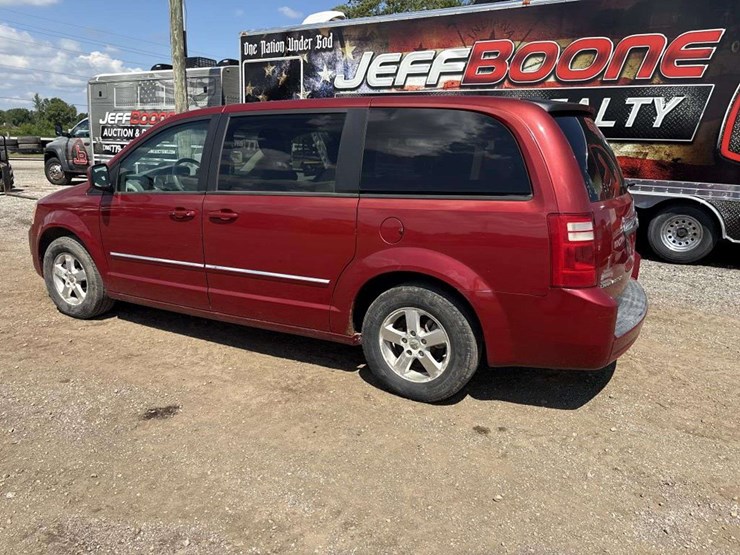 2008-dodge-caravan-image-2