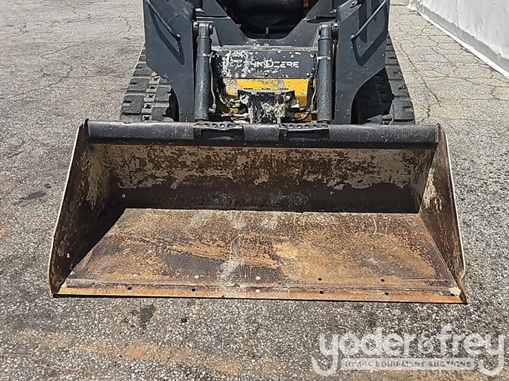 2019-deere-317g-image-11