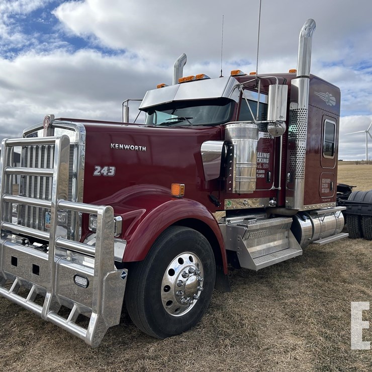2025 KENWORTH W900