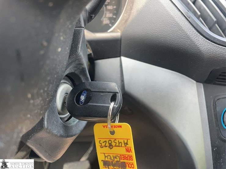 2017-ford-escape-se-image-14
